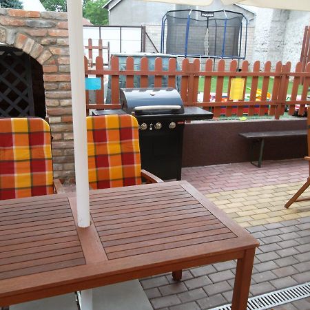 Ubytovani U Maminky Guest House Lednice Exterior photo