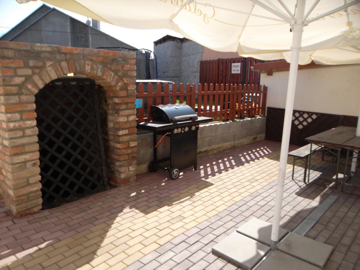 Ubytovani U Maminky Guest House Lednice Exterior photo