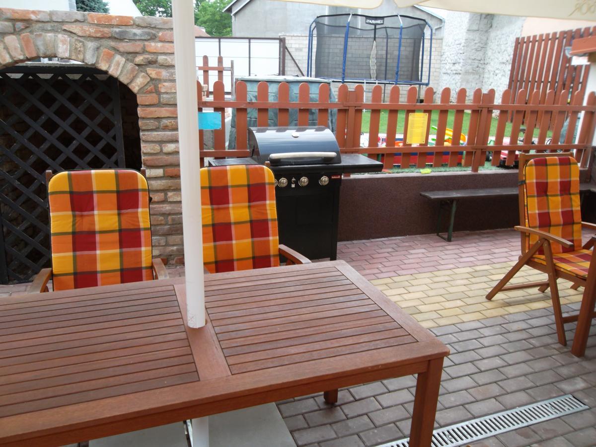 Ubytovani U Maminky Guest House Lednice Exterior photo