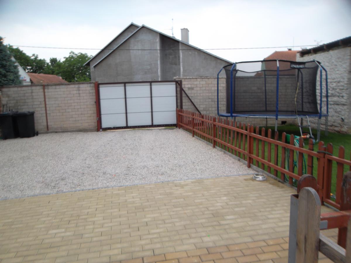 Ubytovani U Maminky Guest House Lednice Exterior photo